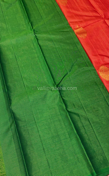 Pure Kanchipuram Silk Saree - Vaira Voosi Design - Border Less - Red with Green Combo - VVPS006