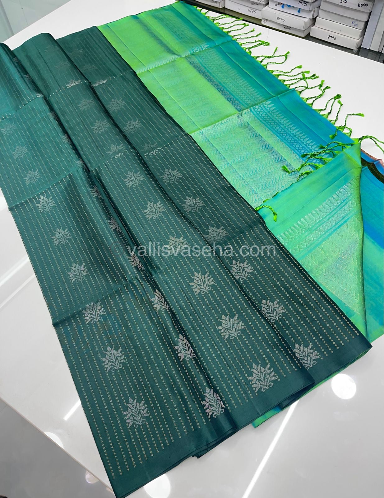 Pure Soft Silk Saree - Vaira Voosi design - Green With Teal Green ( lemon mixed) Combo - VVPSS016