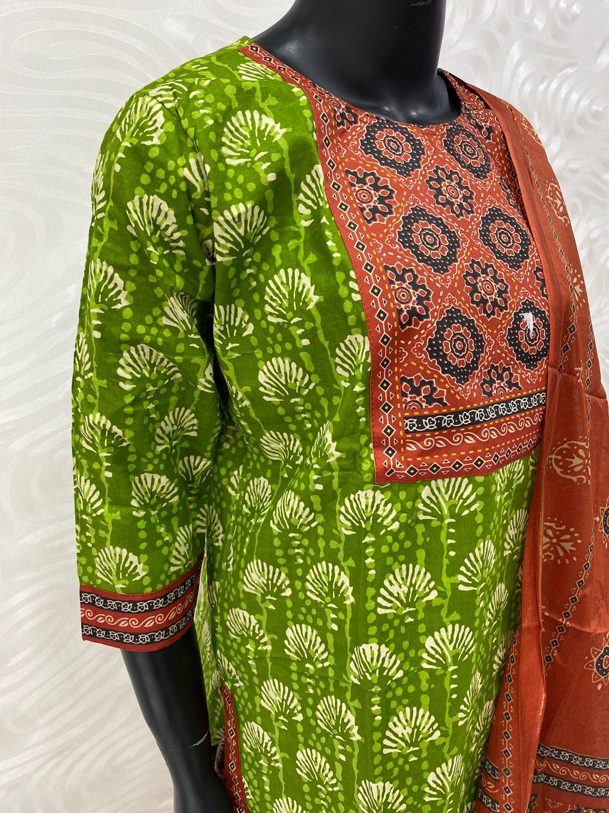 Ready Made - Salwar, Kameez & Duppatta(3pc) -Ajrakh Print - VV108154