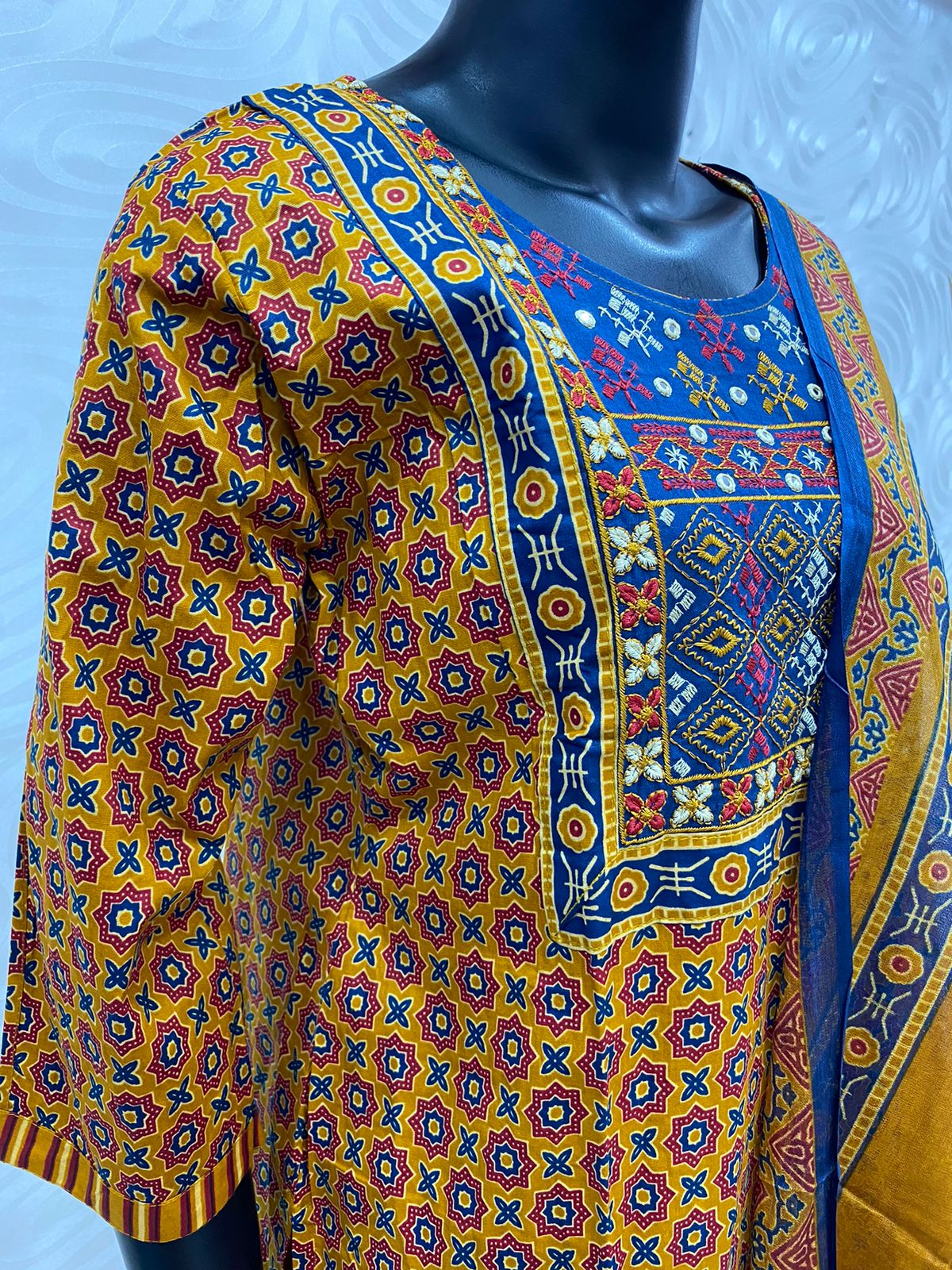 Ready Made - Salwar, Kameez & Duppatta(3pc) -Ajrakh Print - VV107884